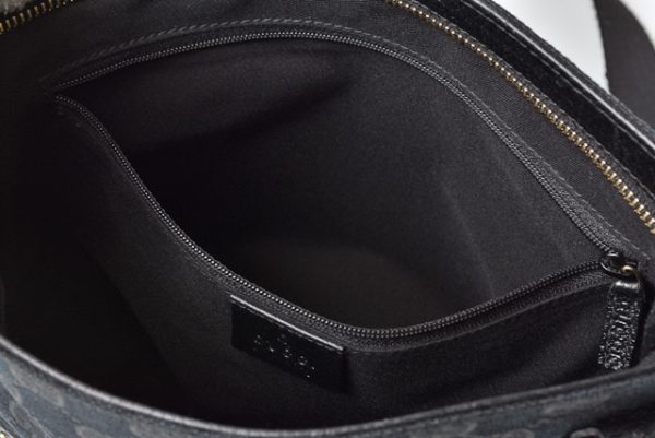 201122 2 11 g 10 Gucci Messenger Bag GG Black