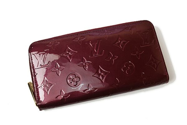 201215 25 lv 2 Louis Vuitton Wallet Vernis Rouge Fauvist