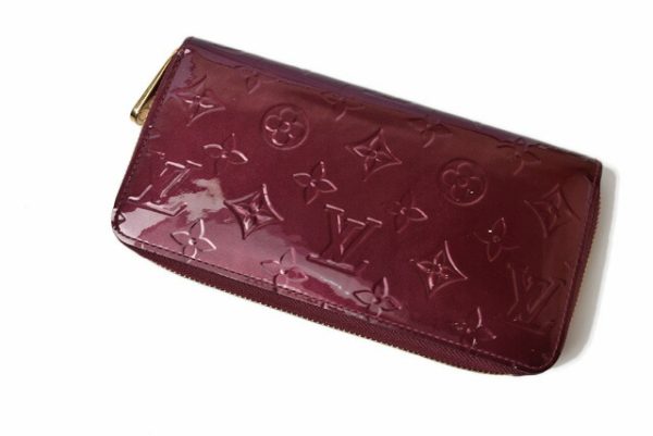 201215 25 lv 3 Louis Vuitton Wallet Vernis Rouge Fauvist