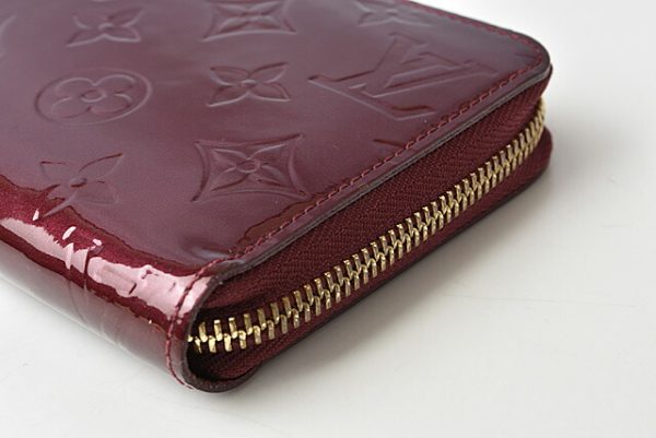 201215 25 lv 9 Louis Vuitton Wallet Vernis Rouge Fauvist