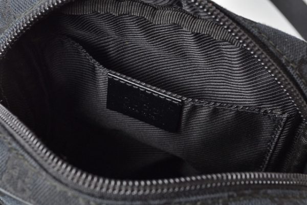 201215 31 g 9 Gucci Messenger Bag GG Black