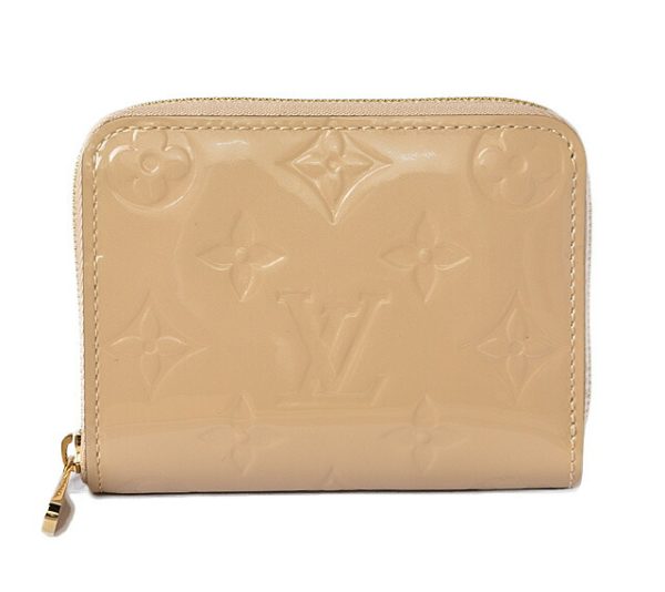 201225 24 lv 1 Louis Vuitton Zippy Coin Vernis Dune Beige