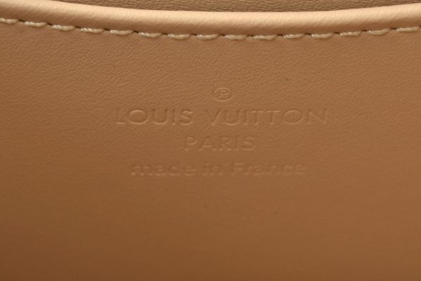 201225 24 lv 6 Louis Vuitton Zippy Coin Vernis Dune Beige