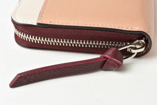 201225 9 lv 4 Louis Vuitton Lock Me Wallet PinkIvory