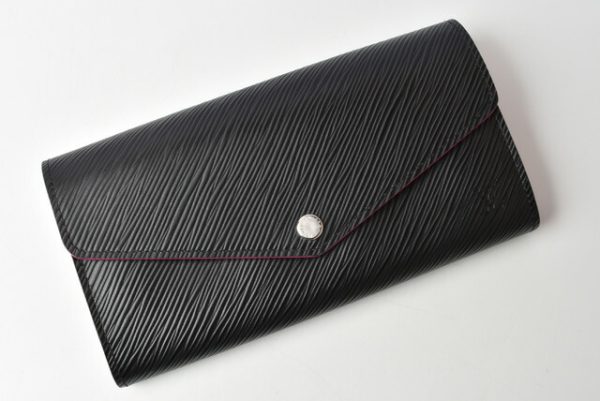 201229 25 lv 2 Louis Vuitton Sara Wallet Long Epi Black