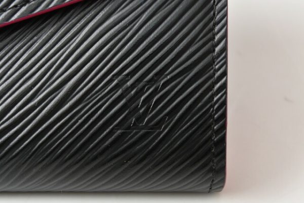 201229 25 lv 5 Louis Vuitton Sara Wallet Long Epi Black