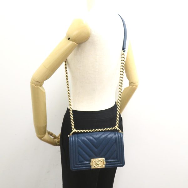 2101217809511 7 Chanel Boy Chanel Chain Shoulder Bag Caviar Skin Blue