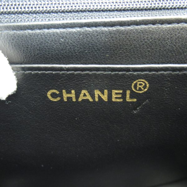 2101218043044 11 Chanel Matelasse Handbag Black