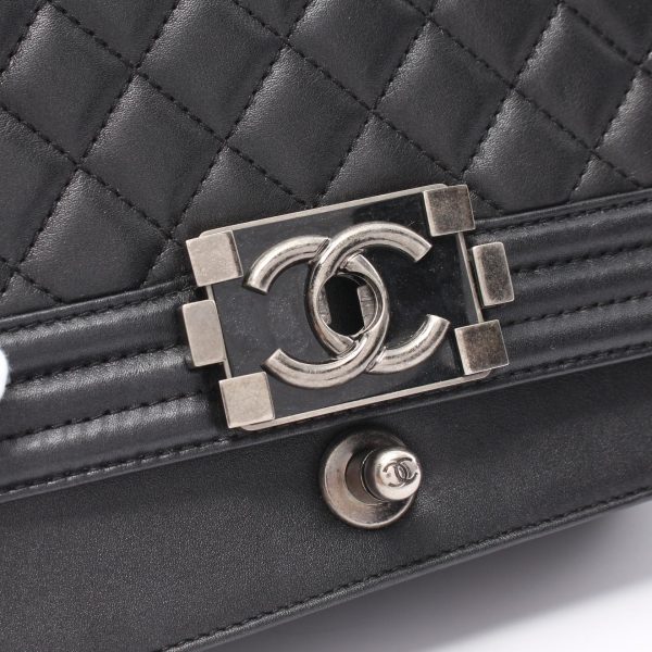 2101218156256 5 Chanel Boy Shoulder Bag Lambskin Black