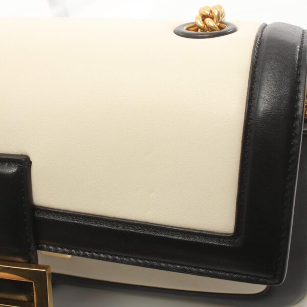 2101218171525 7 Fendi Baguette Shoulder Bag White Black