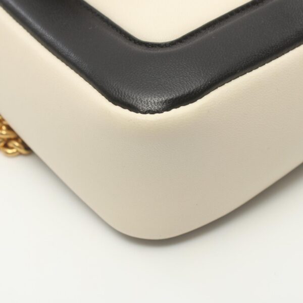 2101218171525 8 Fendi Baguette Shoulder Bag White Black