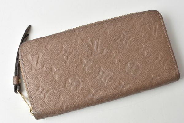 210122 01 lv 2 Louis Vuitton Zippy Wallet Long Monogram Empreinte Tourtrail