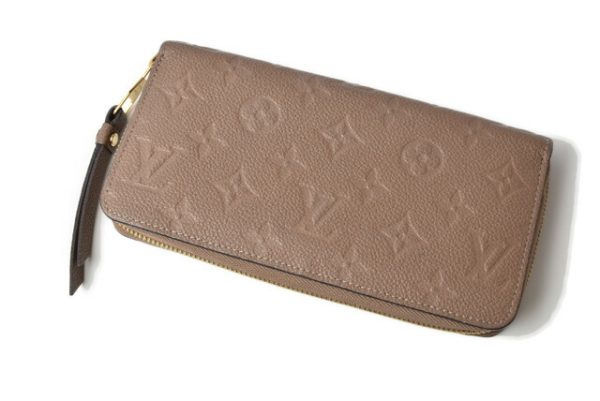 210122 01 lv 3 Louis Vuitton Zippy Wallet Long Monogram Empreinte Tourtrail