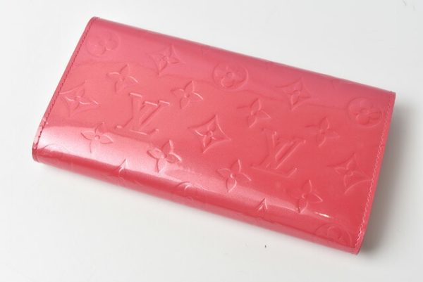 210122 06 lv 3 Louis Vuitton Long Wallet Porte Tresor Vernis Framboise