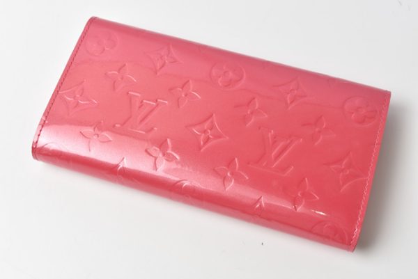 210122 06 lv 3 Louis Vuitton Porte Tresor Wallet TrifVernis Framboise