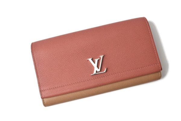 210122 14 lv 2 Louis Vuitton Lock Me Wallet Portefeuille Blossom