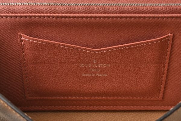 210122 14 lv 8 Louis Vuitton Lock Me Wallet Bicolor