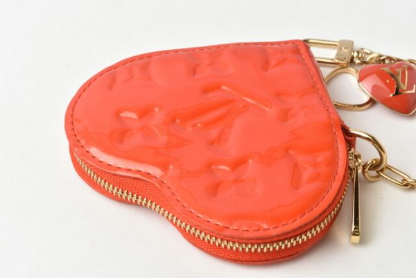 210128 03 lv 5 Louis Vuitton Vernis Heart Coin Case