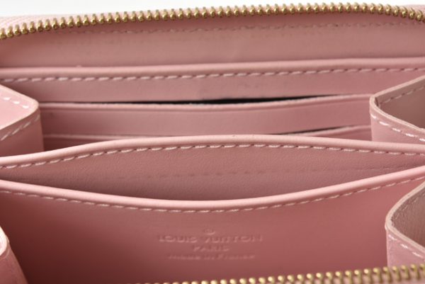 210128 04 lv 7 Louis Vuitton Zippy Coin Vernis Rose Ballerine