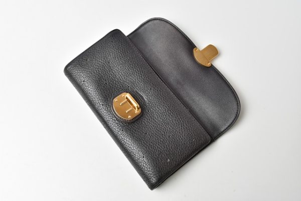 210225 36 lv 11 Louis Vuitton Portefeuille Amelia Mahina Noir Wallet