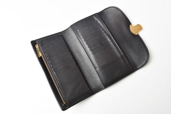 210225 36 lv 12 Louis Vuitton Portefeuille Amelia Mahina Noir Wallet