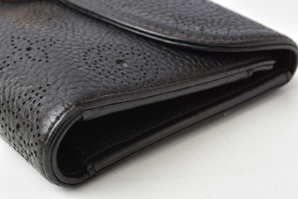 210225 36 lv 5 Louis Vuitton Portefeuille Amelia Mahina Noir Wallet