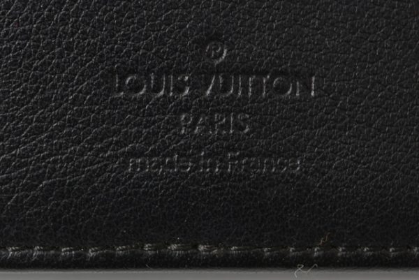 210225 36 lv 6 Louis Vuitton Portefeuille Amelia Mahina Noir Wallet