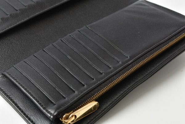 210225 36 lv 8 Louis Vuitton Portefeuille Amelia Mahina Noir Wallet