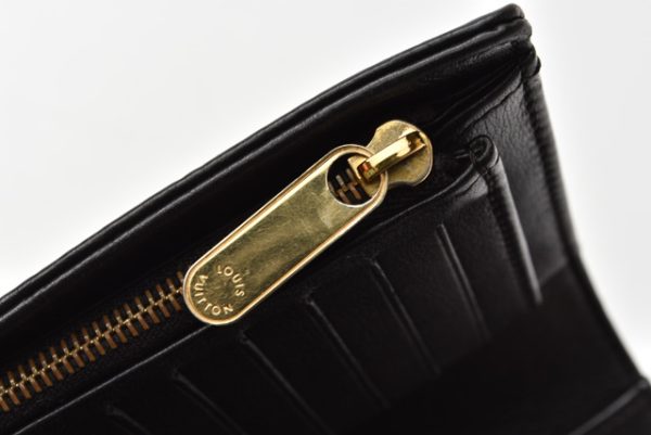 210225 36 lv 9 Louis Vuitton Portefeuille Amelia Mahina Noir Wallet