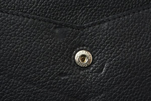 210225 38 lv 10 Louis Vuitton Lock Me Wallet Black