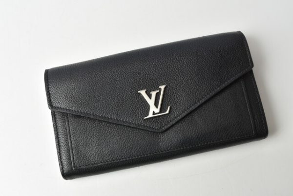 210225 38 lv 2 Louis Vuitton Lock Me Wallet Black