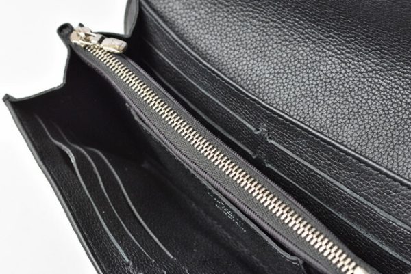 210225 38 lv 5 Louis Vuitton Lock Me Wallet Black