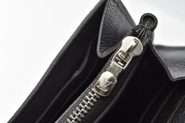 210225 38 lv 7 Louis Vuitton Lock Me Wallet Black