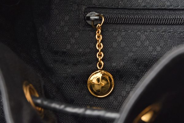 210225 72 g 10 Gucci Rucksack Black