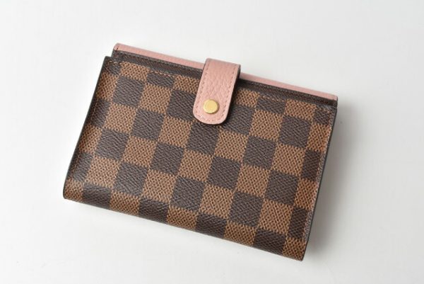 210328 06 lv 3 Louis Vuitton Wallet Portefeuille Normandy Damier Magnolia