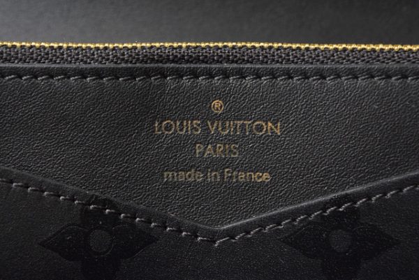 210328 11 lv 11 Louis Vuitton Portefeuille Very Monogram Wallet Black