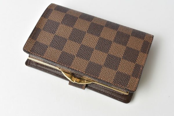 210328 24 lv 2 Louis Vuitton Viennois Wallet Damier