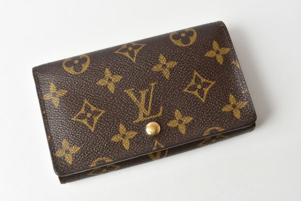 210328 26 lv 2 Louis Vuitton Tresor Wallet FMonogram