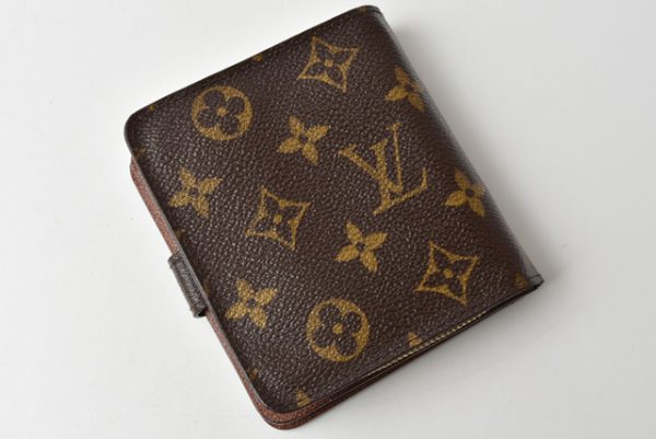 210328 29 lv 3 Louis Vuitton Folding Wallet Zip Monogram