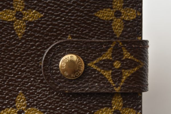 210328 29 lv 4 Louis Vuitton Folding Wallet Zip Monogram