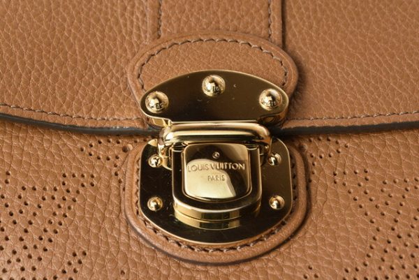 210328 31 lv 3 Louis Vuitton Portefeuille Iris Wallet Camel