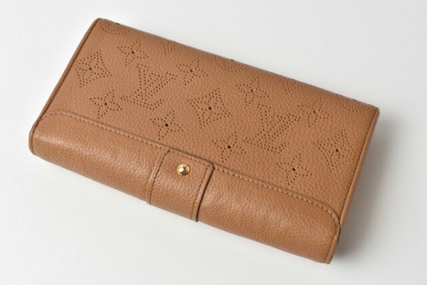 210328 31 lv 4 Louis Vuitton Portefeuille Iris Wallet Camel