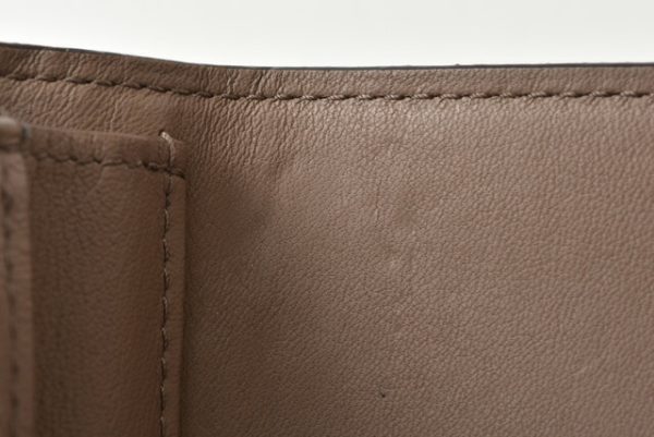 210328 40 lv 9 Louis Vuitton Portefeuille Capucines Wallet Magnolia