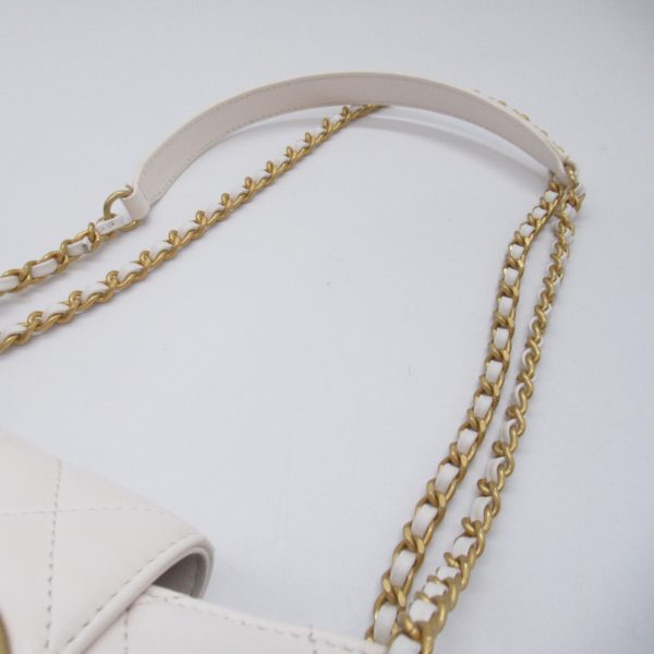 2104102277730 11 Chanel Hobo Bag Lambskin White