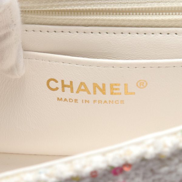 2104102294720 4 Chanel Matelasse Shoulder Bag White Multicolor