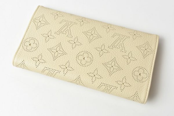 210427 04 lv 3 Louis Vuitton Portefeuille Amelia Mahina Orchid Wallet