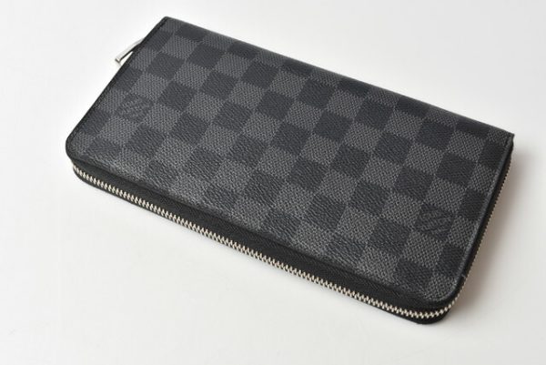 210427 22 lv 3 Louis Vuitton Zippy Organizer Wallet Long Damier Graphite