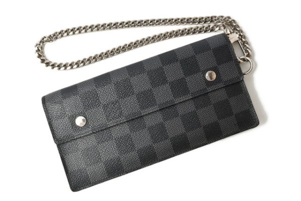 210427 61 lv 2 Louis Vuitton Accordeon Wallet Chain Damier Graphite