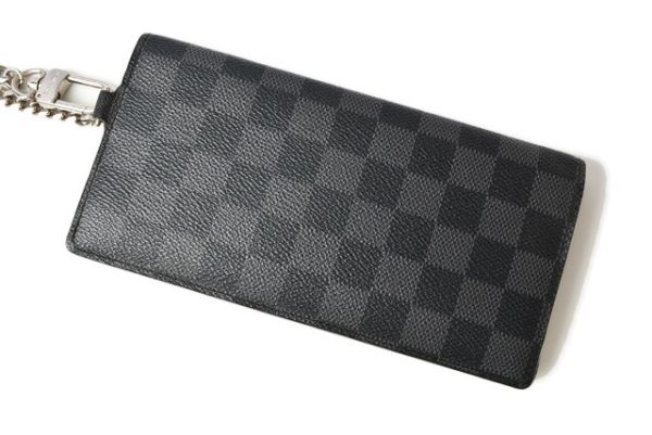 210427 61 lv 4 Louis Vuitton Accordeon Wallet Chain Damier Graphite