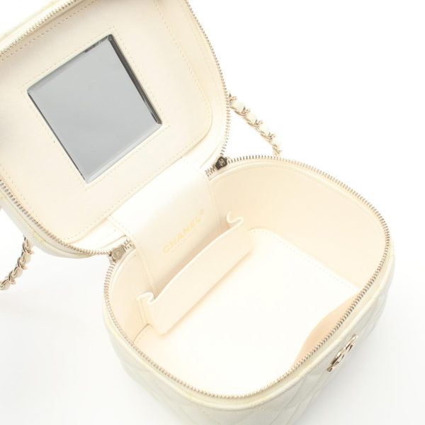 2107601000144 3 Chanel Matelasse Handbag Caviar Skin White